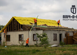 Дніпропетровщина вже відбудовує села Херсонської області