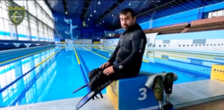 Ветеран “Тьомич”, який втратив ноги у боях за Херсонщину, опановує дайвінг