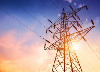 Над відновленням електропостачання на Херсонщині працюють 32 бригади