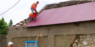 “На нашому подвiр’ї розiрвалося вiсiм снарядiв”: Тернопільщина відновила будинок родині з Архангельського