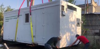 Родині херсонських пенсіонерів передали модульний будинок з Кропивницького