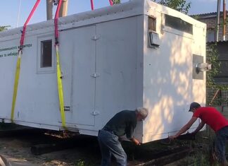 Родині херсонських пенсіонерів передали модульний будинок з Кропивницького