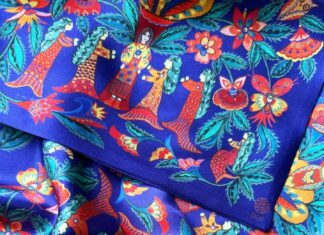 Украдені Росією твори з Херсонського художнього музею перенесли на хустки