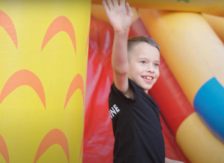 Хлопчика з Олешок, якого депортували росіяни, забрала рідна бабуся