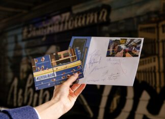 Історія мужніх залізничників під час ворожого обстрілу Херсона стала сюжетом нової поштової марки