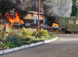 Одна з медсестер, яка постраждала від обстрілу херсонської лікарні, знаходиться у дуже важкому стані