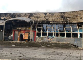 У Херсоні російська армія знищила один із найбільших гуманітарних центрів і вбила двох людей