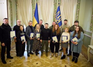 Президент України вручив херсонському подружжю волонтерів відзнаку «Золоте серце»