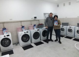 У Херсоні облаштували першу соціальну пральню для постраждалих від підтоплення та обстрілів