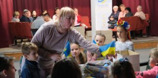 Вихователька з Нової Каховки займається арт-терапією з дітьми в Запоріжжі