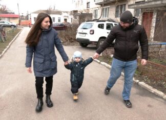 Відмовляли в оренді житла та роботі: як родина кримських татар виїжджала з окупованого Генічеська