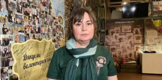 У Дніпрі презентували артпроєкт “Будь ласка, звільніть пташок” з історіями двох полонених з Херсонщини