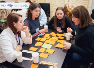 Херсонка допомагає жінкам в Івано-Франківську зцілитися співом