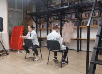 Херсонський театр-студія презентував виставу про підлітків і війну