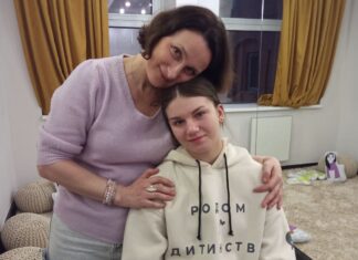 Київська письменниця взяла під опіку дівчину з Нової Каховки, яка самостійно виїхала з окупації
