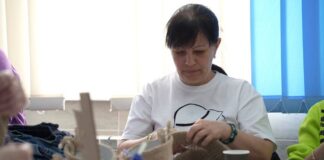 Херсонок безкоштовно навчають шити одяг
