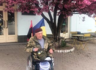 Почесний громадянин Херсона Григорій Янченко збирає гроші на ЗСУ по всій країні