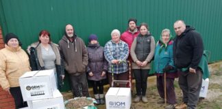У перервах між обстрілами саджають городину: як живуть відважні кізомисці