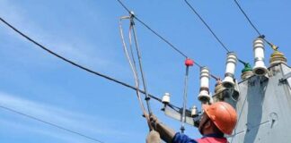 Над відновленням електропостачання на Херсонщині працюють 29 бригад енергетиків