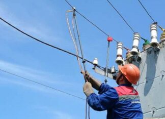 Над відновленням електропостачання на Херсонщині працюють 29 бригад енергетиків