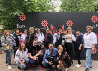 У Херсоні модульне укриття розмалювали у стилі вишиванки