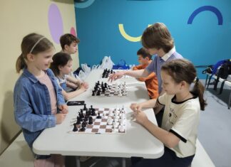 У Херсоні відбувся перший з початку повномасштабного вторгнення міський турнір з шахів серед юнаків і дівчат
