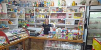 Жителька Високопільської громади виграла грант і відкрила магазин