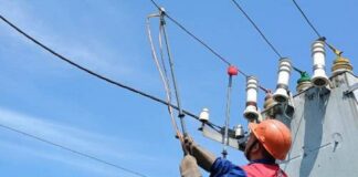 Над відновленням електропостачання на Херсонщині працюють 28 бригад енергетиків
