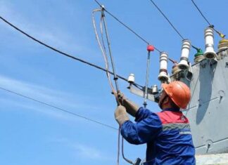 Над відновленням електропостачання на Херсонщині працюють 28 бригад енергетиків