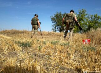 Рівненські вибухотехніки розміновують Херсонщину