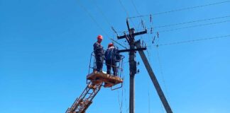 Відновлювати електропостачання на Херсонщині допомагають фахівці з Житомира, Рівного та Чернівців