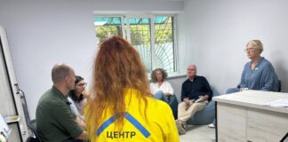 До Центру допомоги врятованим у Херсоні завітала Деніз Браун