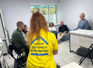 До Центру допомоги врятованим у Херсоні завітала Деніз Браун