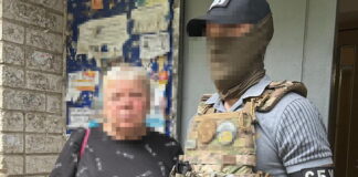 У Херсоні затримали агітаторку, яка працювала в окупаційному “виборчкомі”
