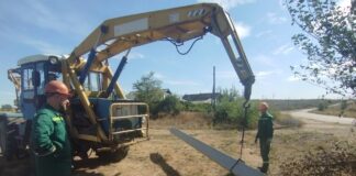 Спеціалісти з Рівного допомагають відновлювати електромережі на Херсонщині