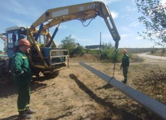 Спеціалісти з Рівного допомагають відновлювати електромережі на Херсонщині