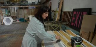 Художниця з Херсона працює у хмельницькому театрі