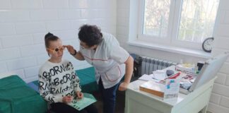 Жителі Калинівської громади отримали безкоштовні окуляри від благодійників