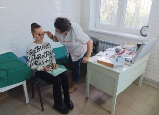 Жителі Калинівської громади отримали безкоштовні окуляри від благодійників