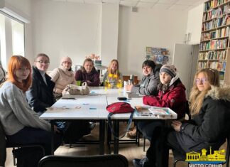 Клуб настільних ігор, майстер-класи та курси домедичної допомоги: як у Херсоні працює «МолоДіжка»