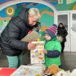 Вихованці київських дитсадків передали новорічні подарунки дітям Херсонщини