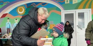 Вихованці київських дитсадків передали новорічні подарунки дітям Херсонщини