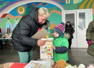 Вихованці київських дитсадків передали новорічні подарунки дітям Херсонщини
