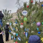 У Кропивницькому встановили ялинку, присвячену Херсону (фото+відео)