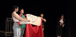 Виставу по депортованих підлітків з Херсонщини показали в Миколаєві