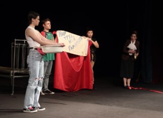 Виставу по депортованих підлітків з Херсонщини показали в Миколаєві