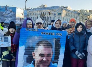 У Києві представники Голопристанської громади долучились до акції на підтримку цивільних бранців Росії