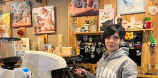 Як херсонська кав’ярня з котиками пережила обстріл і відновила роботу