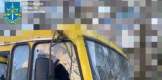 У Херсоні під ворожий обстріл потрапила маршрутка