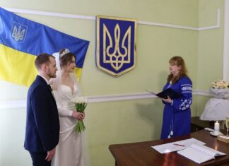У дзеркальну дату 25 лютого 2025 року у прифронтовому Херсоні одружилися чотири пари молодят